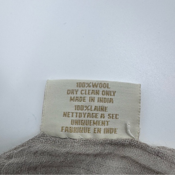 SAACHI Luxury Tan and Gold Textured Scarf with floral print- Beautifully made - Picture 6 of 11